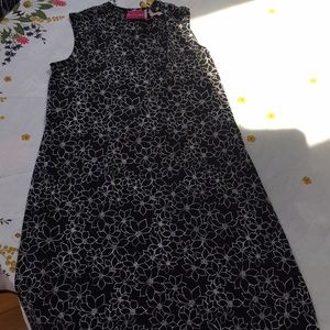 Maternity Liz Lange, Black white floral dress, Size Medium.